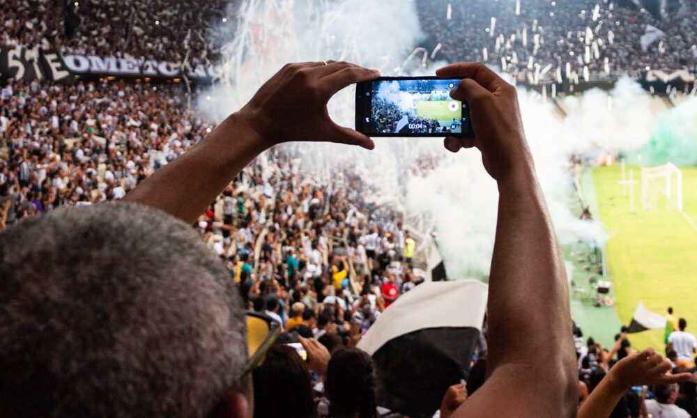 sports-broadcast-delivers-real-time-games-with-live-stats-and-player-info